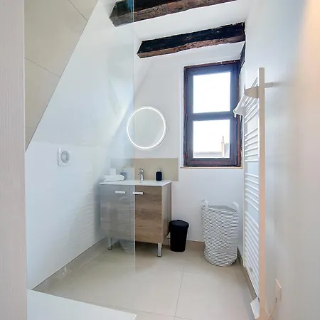 Appartement Avec 2 Chambres, Bureau Et Wifi Fibre