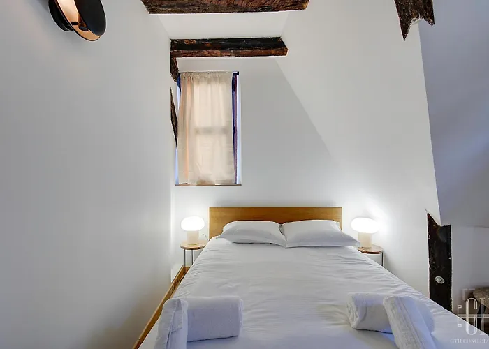 Avec 2 Chambres, Bureau Et Wifi Fibre Apartament